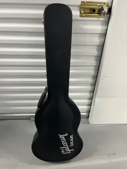 GIBSON HARD SHELL CASE. SG GUITAR