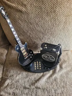 VINTAGE GIBSON GUITAR AND AMP PHONE WITH SONG RINGTONES THIS IS A PHONE