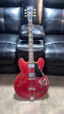 1970S GIBSON CHERRY -SEMI  HOLLOW  WOOD GUITAR