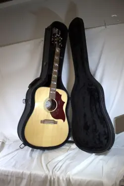 GIBSON HUMMINGBIRD STUDIO WALNUT NATURAL GLOSS ACOUSTIC ELECTRIC WITH HARD CASE