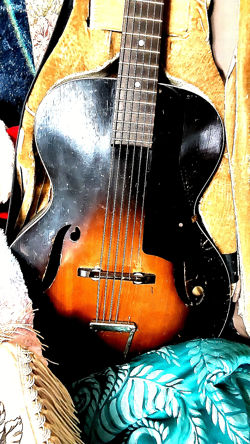 VINTAGE ANCIENT F HOLE ACOUSTIC ARCHTOP GUITAR RARE KAY? HARMONY? GIBSON?