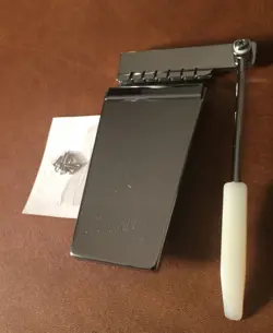 LYRE TREMOLO CHROME