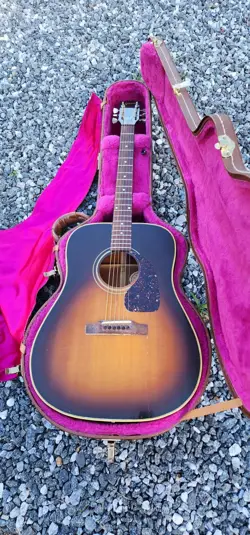 GIBSON J30 ACOUSTIC GUITAR SUNBURST *CRACK* WITH CASE