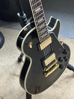 CHIBSON LP CUSTOM ELECTRIC GUITAR W/CASE AND GIBSON LEATHER GUITAR STRAP