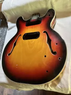 VINTAGE EPIPHONE BY GIBSON ELECTRIC ARCHTOP GUITAR DOUBLE CUTAWAY   4 BOLT 1971