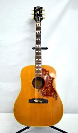 VINTAGE GIBSON HUMMINGBIRD DREADNOUGHT 6-STRING ACOUSTIC GUITAR