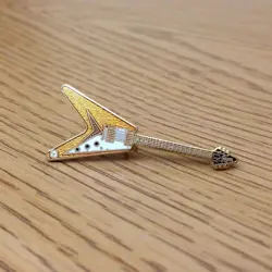GIBSON FLYING V ELECTRIC GUITAR SPECIAL EDITION GOLD PIN BROOCH