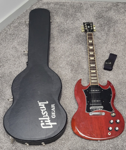 GIBSON ELECTRIC GUITAR WITH STRAP & CASE 2016 MODEL MADE IN THE U.S.A. DELUXE $$