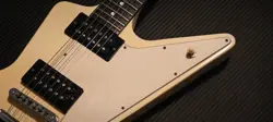 WHITE GUITAR