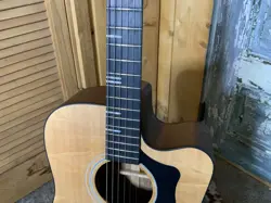 GIBSON ELECTRIC ACOUSTIC