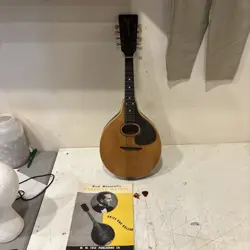 VINTAGE 1930S GIBSON MADE KEL KROYDON MANDOLIN