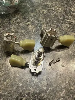 ORIGINAL GIBSON SG TUNING PEGS FROM 2016 GIBSON SG SPECIAL