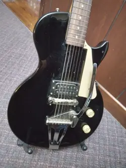 CUSTOMIZED ELECTRIC GUITAR