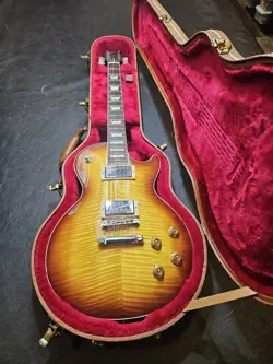 2017 GIBSON LESPAUL TRADITIONAL T ICED TEABURST AND GIBSON BROWN HARDSHELL CASE