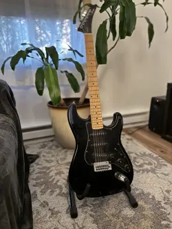 80S GIBSON/EPI. EXPLORER/STRAT STYLE ELECTRIC. HIGH QUALITY.