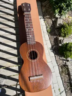 STYLE MAHOGANY SOPRANO