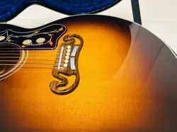 GUITAR GIBSON SJ-200