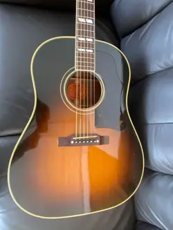 GIBSON SOUTHERN JUMBO 2002 ACOUSTIC GUITAR FROM JAPAN