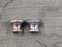 BUTTONS PEGS