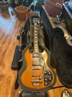 DELUXE WITH BIGSBY