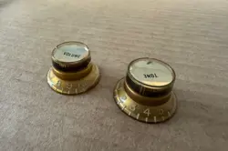 GOLD REFLECTOR KNOBS