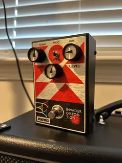 DISTORTION PEDAL W/