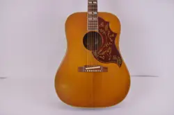 NATURAL 1960'S GUITAR