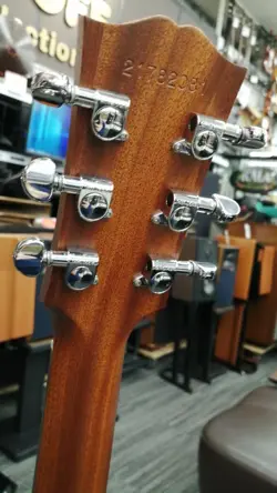 DREADNOUGHT ACOUSTIC GUITAR