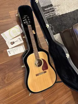 GIBSON J-15 ACOUSTIC GUITAR WITH HARD CASE - USED, GOOD CONDITION