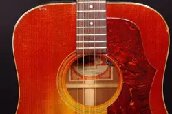GIBSON J-45 DELUXE