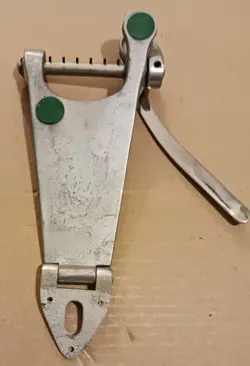 LEFT HAND BIGSBY
