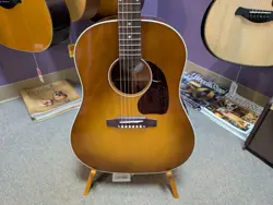GIBSON ACOUSTIC J-45