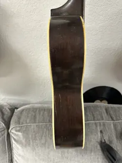 TOP ACOUSTIC GUITAR