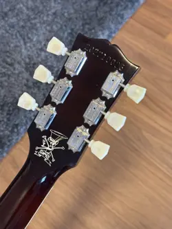 SLASH SIGNATURE MODEL