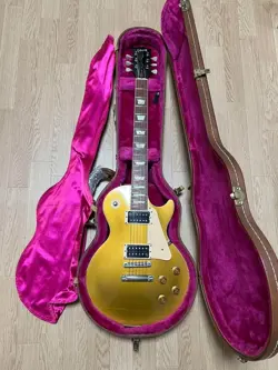 GIBSON 1993 LES PAUL CLASSIC GOLDTOP ELECTRIC GUITAR FROM JAPAN