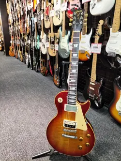 GIBSON PRE-HISTORIC LES PAUL RE-ISSUE ELECTRIC GUITAR SAFE DELIVERY FROM JAPAN