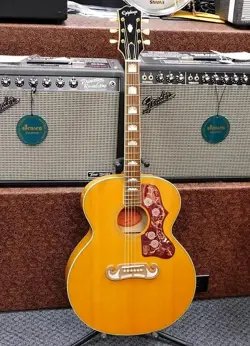 J-200 ACOUSTIC-ELECTRIC GUITAR