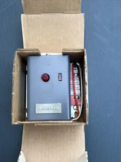 HONEYWELL R8184G-1138 / R8184G1138 PROTECTORELAY OIL BURNER CONTROL