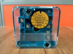 1PC NEW IN BOX HONEYWELL C6097A2110 PRESSURE SWITCHES C6097A2110