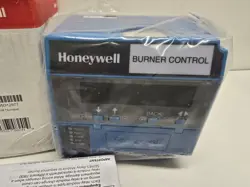 NEW IN BOX! GENUINE HONEYWELL 7800 SERIES BURNER CONTROL RM7800L1012