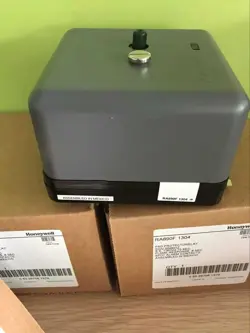UPS SHIPPING HONEYWELL RA890F 1304 CONTROL BOX FOR BURNER CONTROLLER