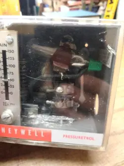 HONEYWELL PRESSURETROL CONTROLLER