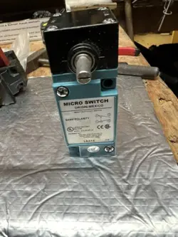 NEW OPEN BOX HONEYWELL LSA1A LIMIT SWITCH