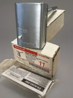 1PC RESIDEO L4064B2210
