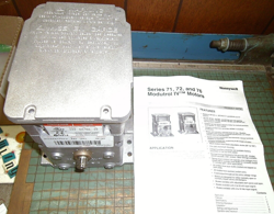 121 = HONEYWELL MODUTROL IV MOTOR M7284A1004 NEW (QTY.1
