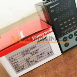 ONE NEW HONEYWELL DC1020CT-302000-E TEMPERATURE CONTROLLER