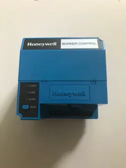 NEW ORIGINAL HONEYWELL BURNER CONTROL RM7895B1013 FREE EXPEDITED SHIPPING