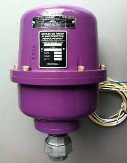 NEW HONEYWELL C7061 F2001 UV FLAME DETECTOR C7061F2001
