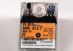 NEW HONEYWELL R.B.L.MMI 813.1 SAFETY BURNER CONTROLLER