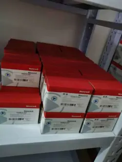 NEW HONEYWELL RM7800 L 1012 BURNER CONTROL RM7800L1012 FAST SHIP